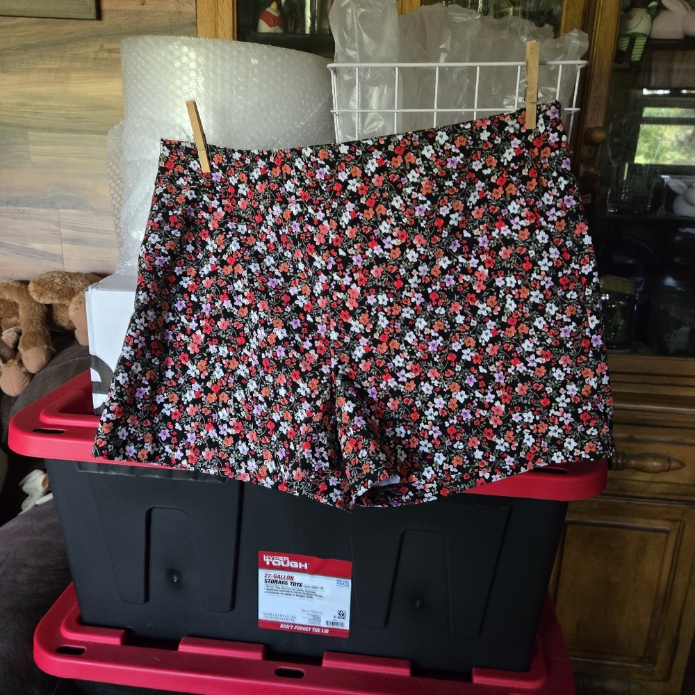 Time and Tru Women's High Waist Floral Shorts - Black, Red, White